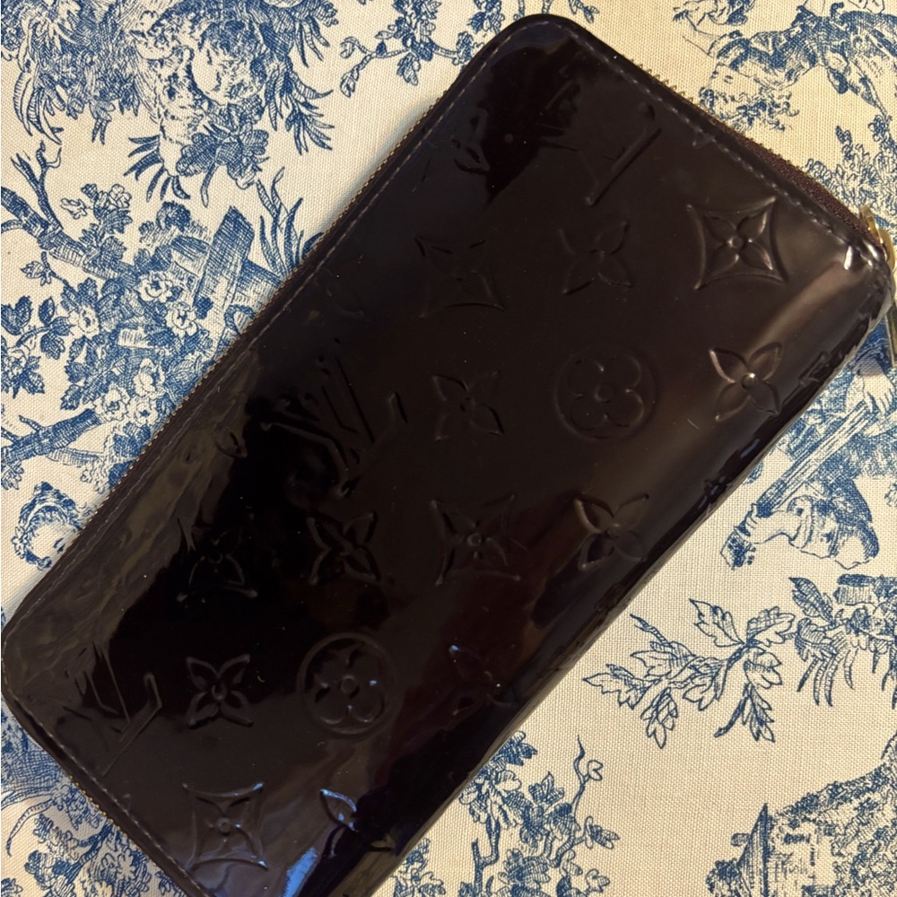 Louis Vuitton wine colored Vernis Zippy Wallet